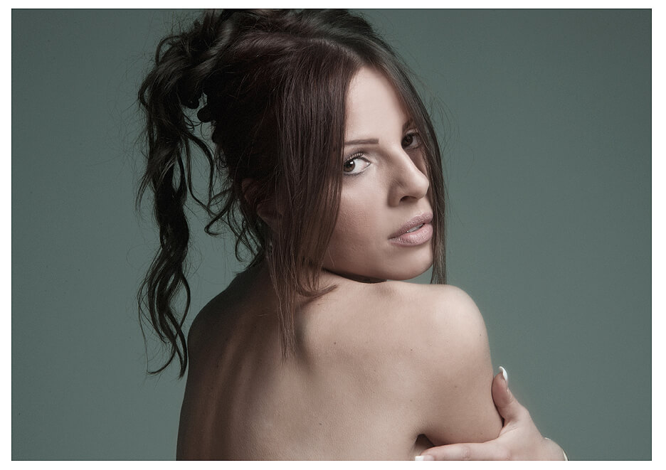 beauty fotoshooting fashion model nackte schulter shooting, leicht mit dem rücken gedreht