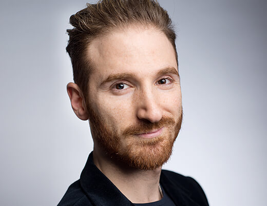 bewerbungsfotos-muenchen-mann-portrait-farbig
