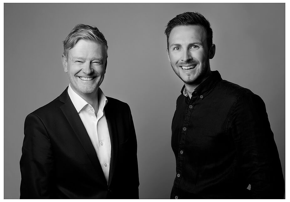 business portrait_muenchen zwei geschaeftsleute fotostudio shooting