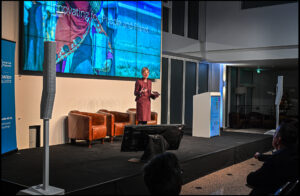 event fotograf muenchen world food programme un srecherin vor dem blauen screen