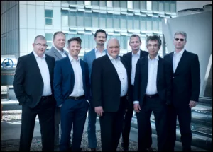 Gruppenfoto Obermeyer, Hansastraße, auf dem Dach 8 Personen