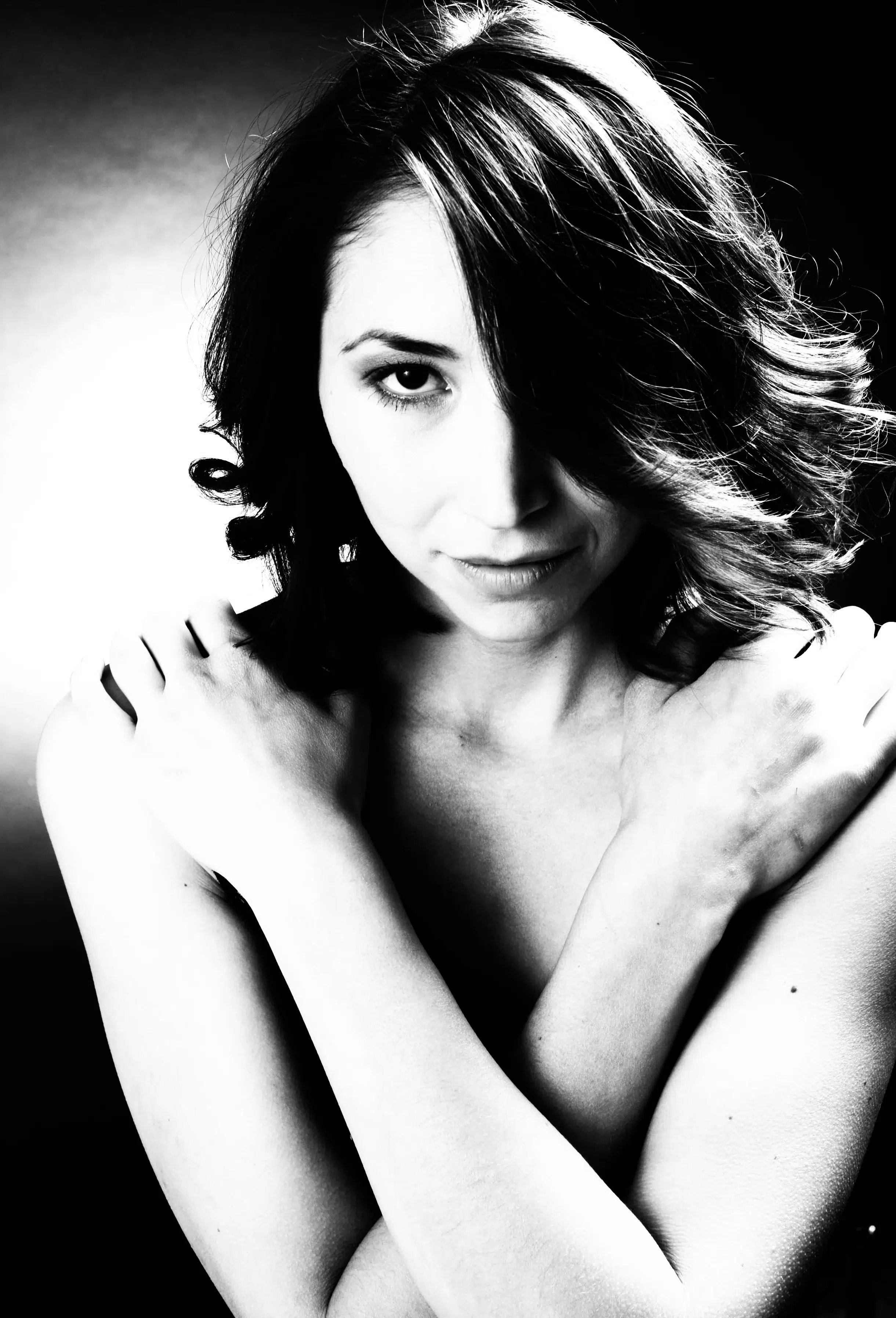 Beauty Fotoshooting Portrait junge Dame schwarz-weiss hoher Kontrast