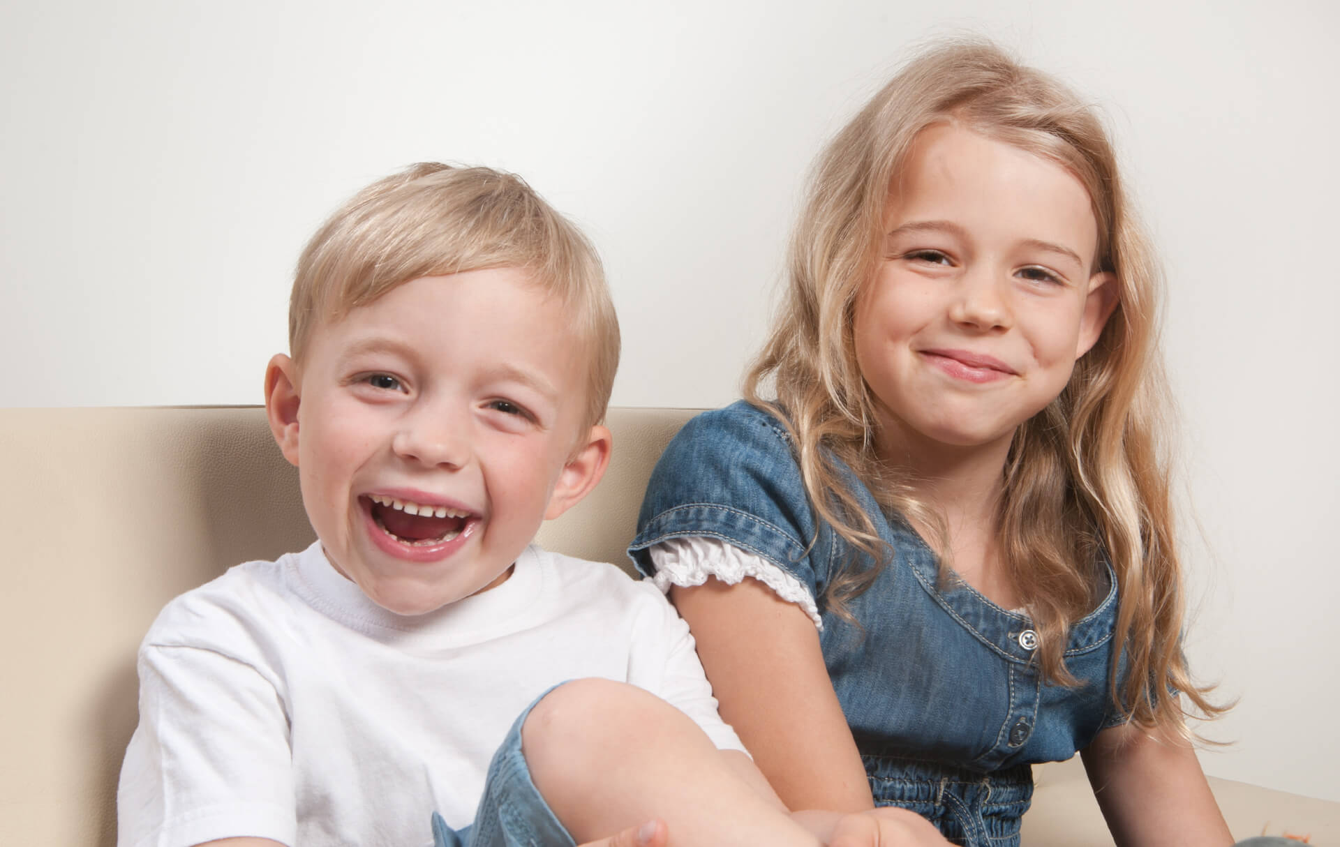 Kinder und familienfotografie Fotostudio, Kinder lächelnd